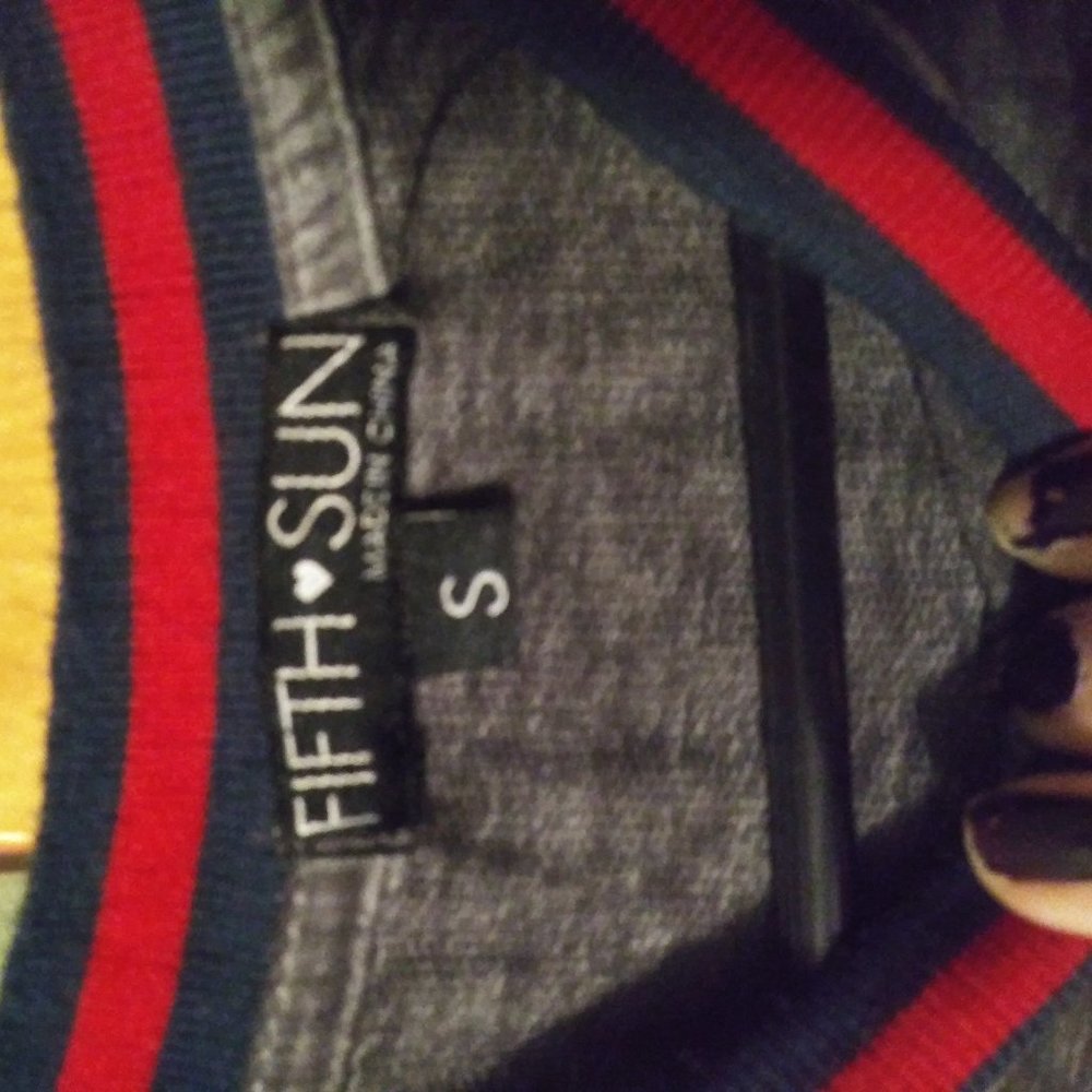 Fifth Sun Juniors pullover sweatshirt